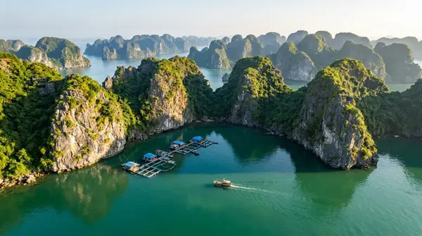 Bình minh trên Vịnh Lan Hạ nhìn từ trên cao