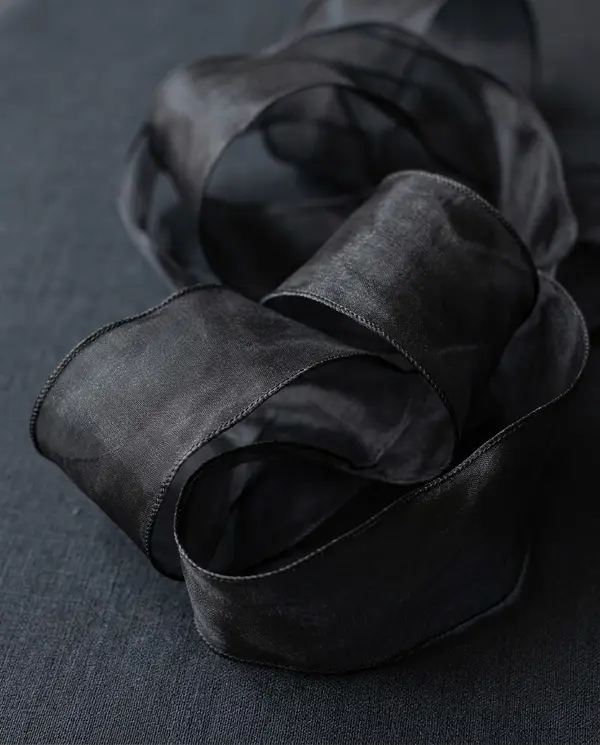 Dải ruy băng organza màu đen thanh lịch
